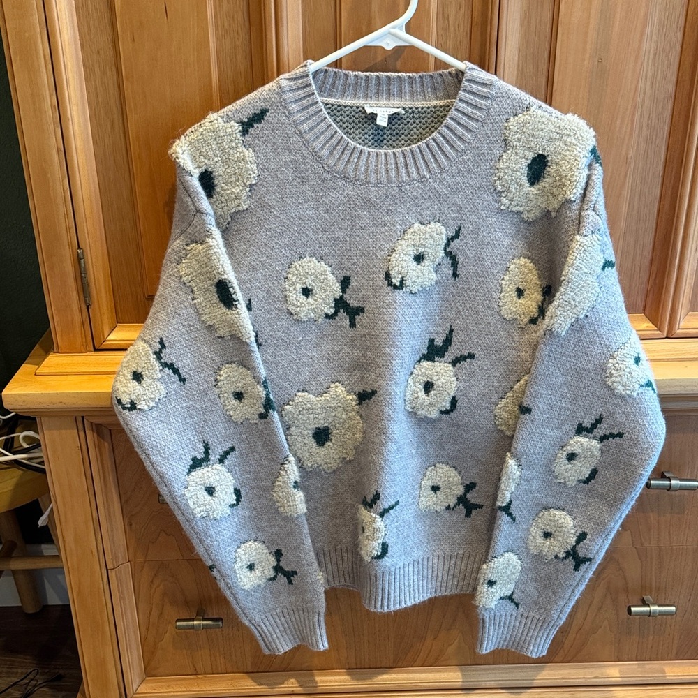 En Creme Gray Floral Sweater